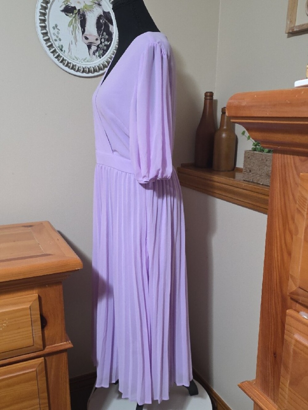Lavender V-Neck Pleated Maxi Dress - Picture 3 of 9
